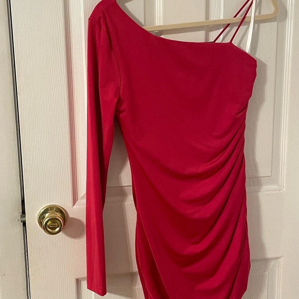 One shoulder pink dress